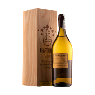 Chartreuse Herbal Liqueur Yellow V.E.P. 1L Wood Box - LoveScotch.com
