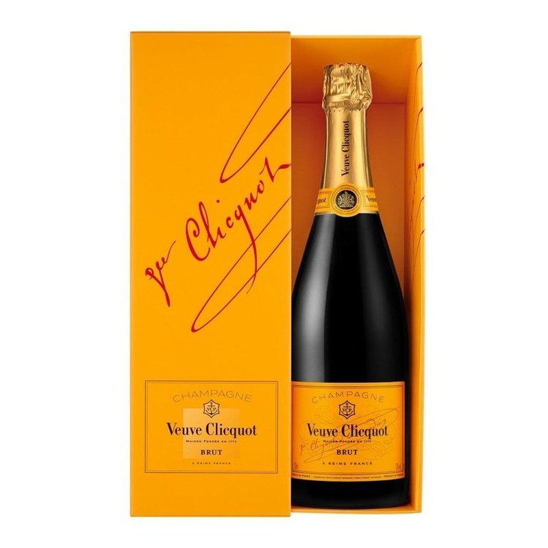 Veuve Clicquot Brut Yellow Label Champagne Gift Box - LoveScotch.com